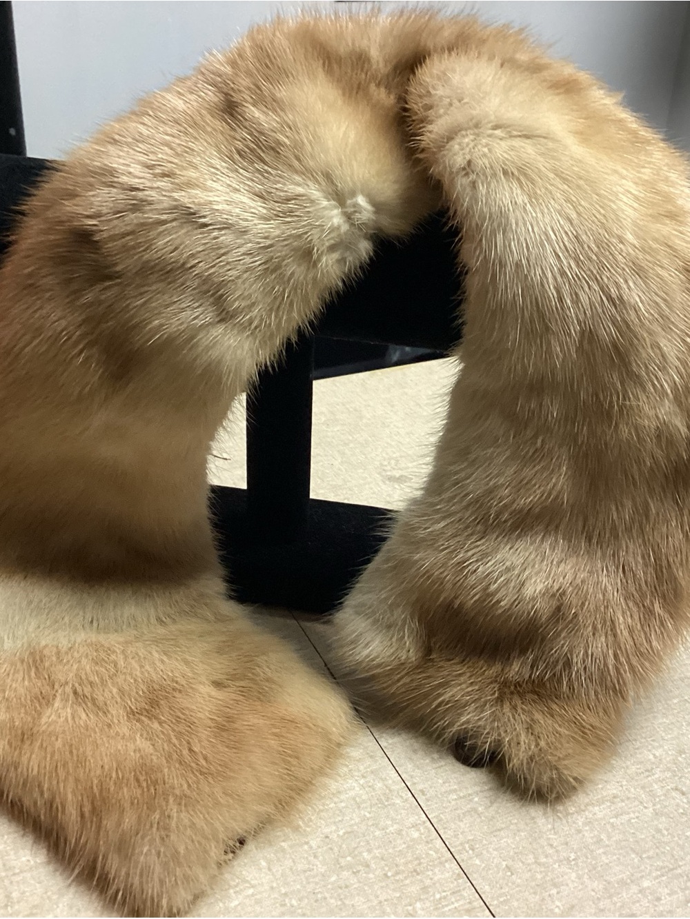 Luxurious Tan Fur Collar - Women Accessories